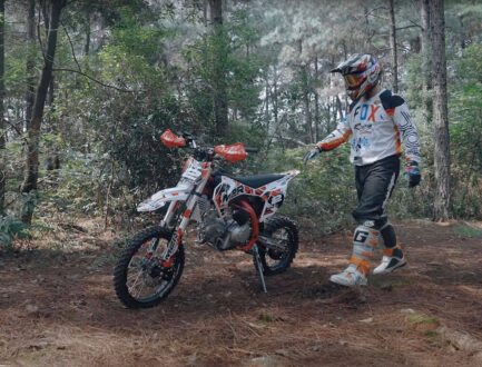 RS-R-Made2Race-Dirt-Bikes