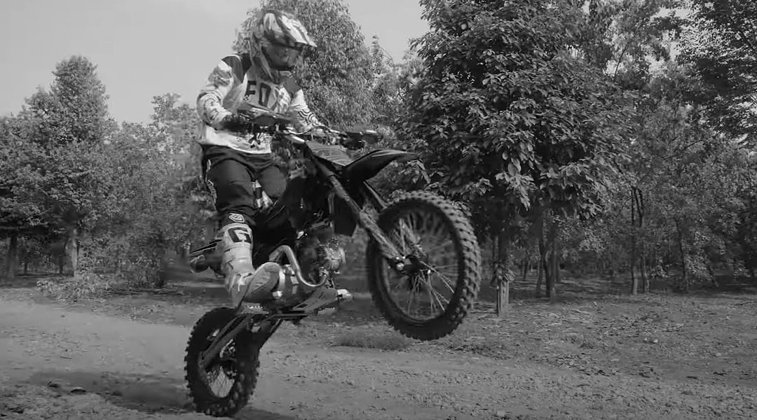 M2R-RS-R-125-DIRT-BIKE-BW